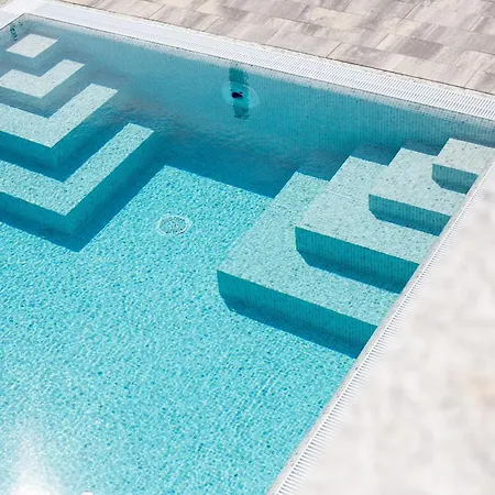 فيلة Elegant Chiara With Pool