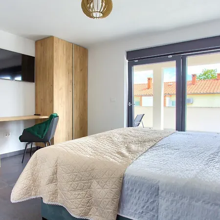 Elegant Chiara With Pool فيلة *