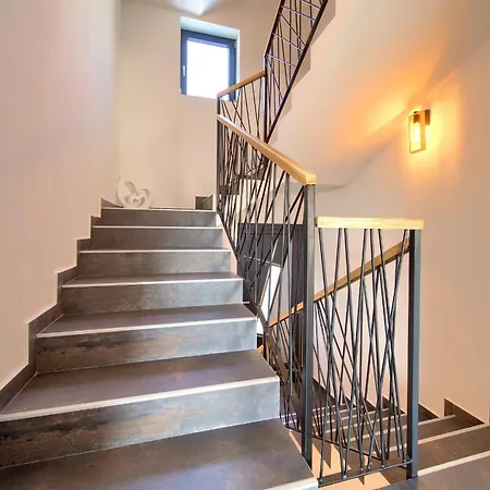 Elegant Chiara With Pool كرك