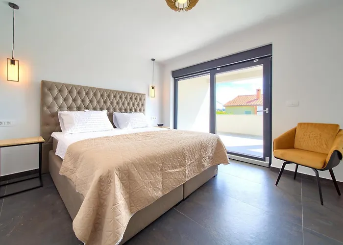 Villa Elegant Chiara With Pool *