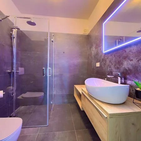 Elegant Chiara With Pool *