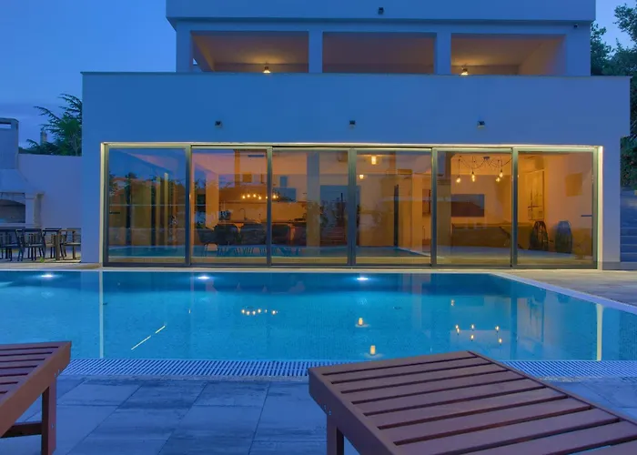 Βίλα Elegant Chiara With Pool *