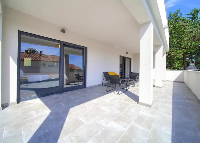 Elegant Chiara With Pool Krk Town