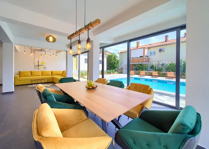 Elegant Chiara With Pool Krk Town