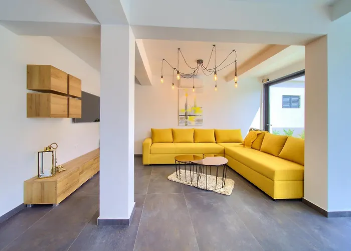 Βίλα Elegant Chiara With Pool