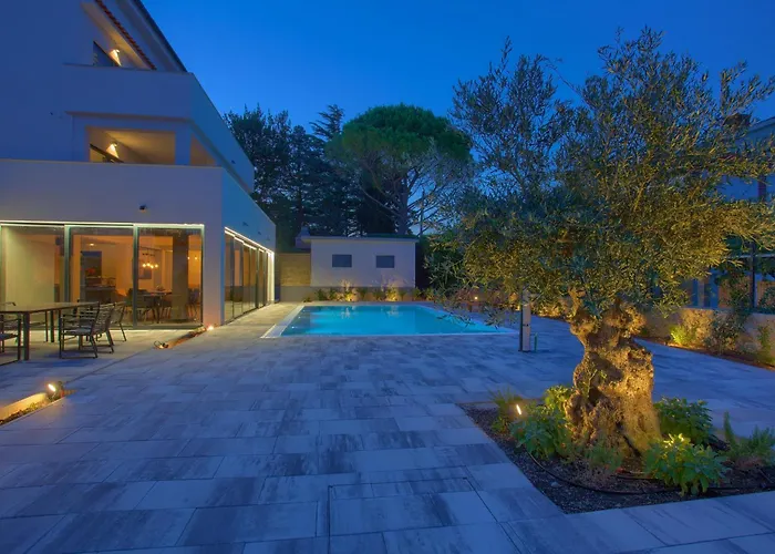 Villa Elegant Chiara With Pool *
