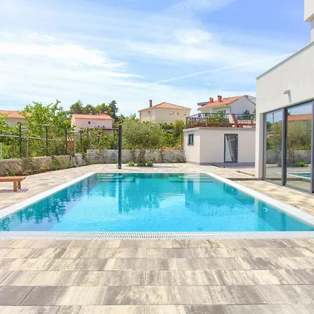 Villa Elegant Chiara With Pool *