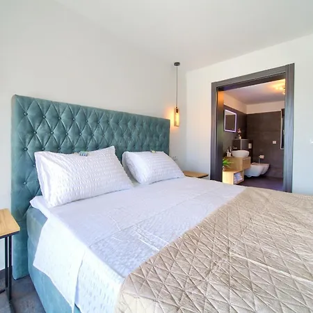 Villa Elegant Chiara With Pool *