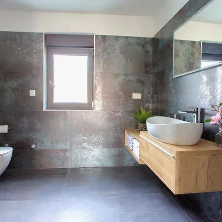 Elegant Chiara With Pool Krk Town