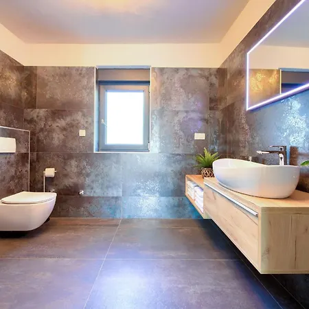 Villa Elegant Chiara With Pool Krk Town