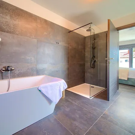 Elegant Chiara With Pool Villa