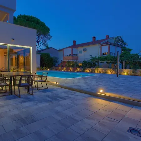 Elegant Chiara With Pool Βίλα *