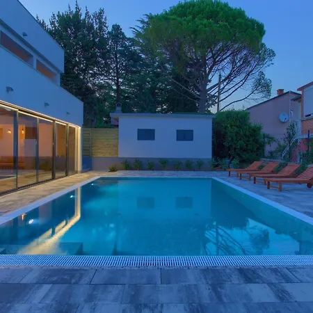 Βίλα Elegant Chiara With Pool Krk Town