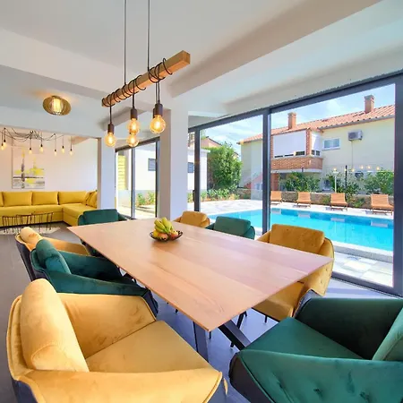 Elegant Chiara With Pool Krk Town