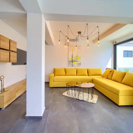 Villa Elegant Chiara With Pool