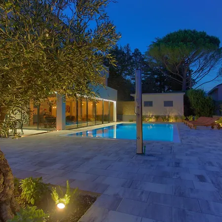 Βίλα Elegant Chiara With Pool Krk Town