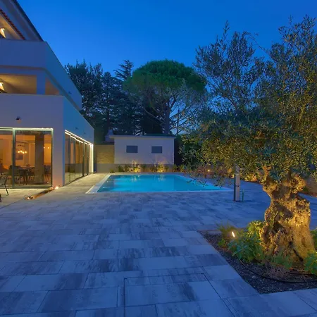Villa Elegant Chiara With Pool *