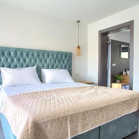 Villa Elegant Chiara With Pool *