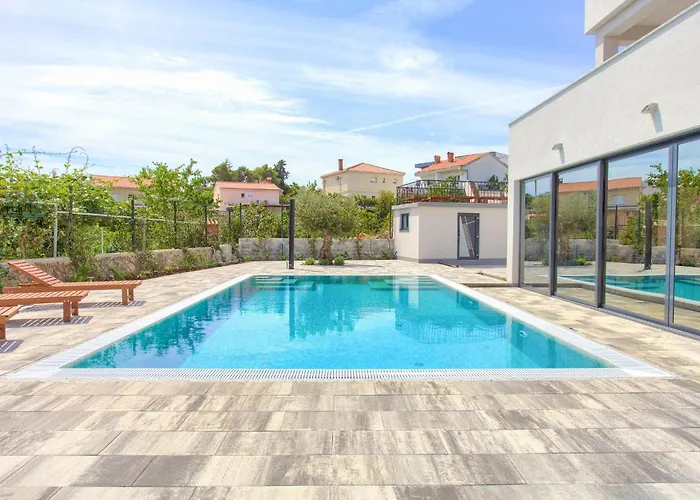 Villa Elegant Chiara With Pool *