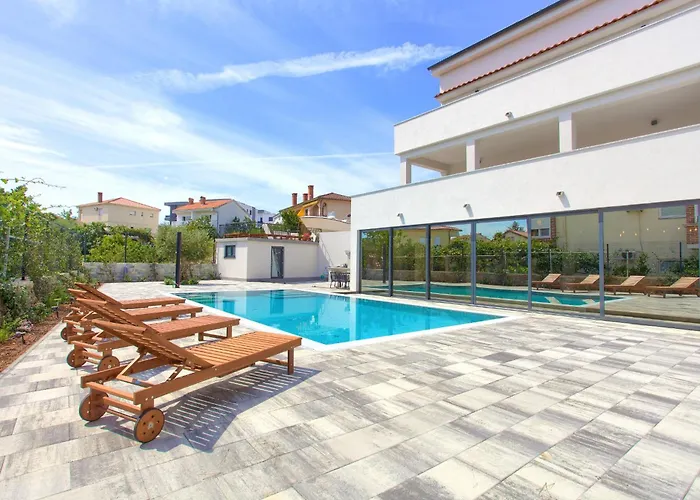 Elegant Chiara With Pool Krk Town