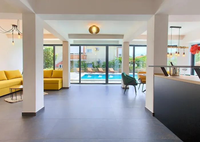 Villa Elegant Chiara With Pool *