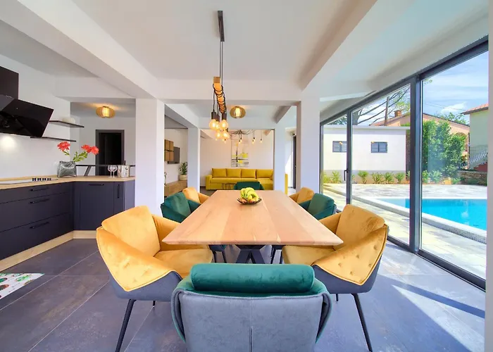 Villa Elegant Chiara With Pool