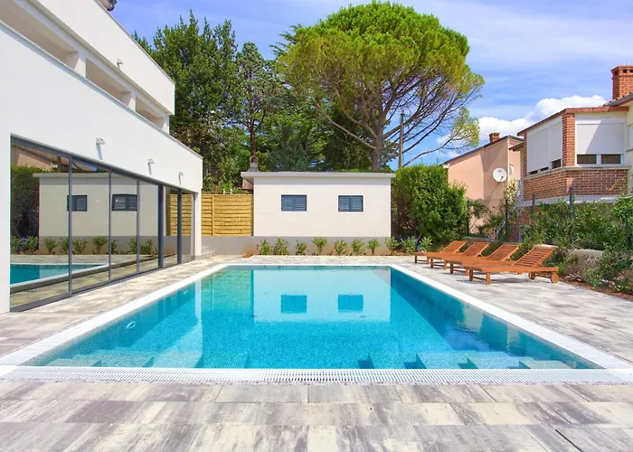 Villa Elegant Chiara With Pool Krk Town